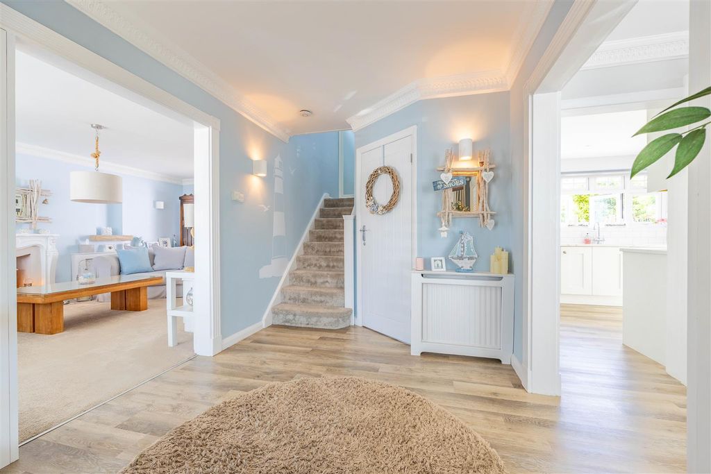 Property photo 2 of 40 Entrance Hallway