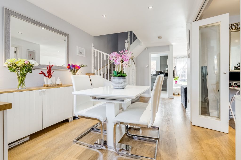 Property photo 2 of 22 4050102