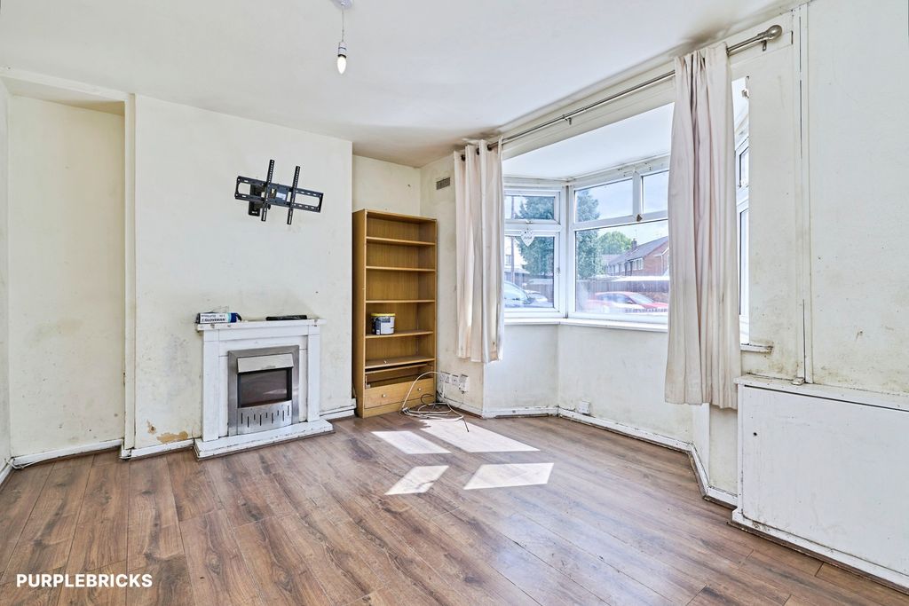 Property photo 2 of 28