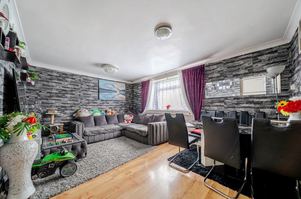 Property photo 3 of 10 1374958-12-69121d...