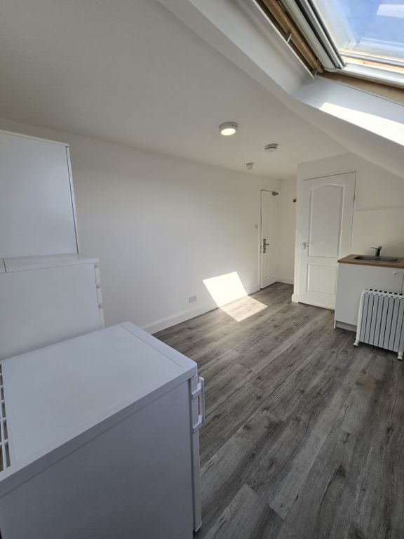 Property photo 2 of 6 Room