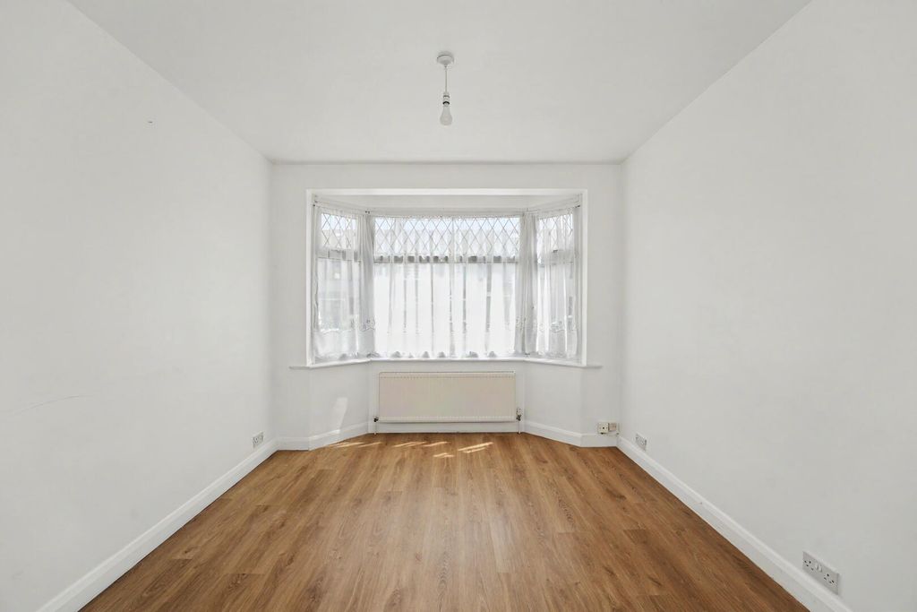 Property photo 2 of 26 Living Room