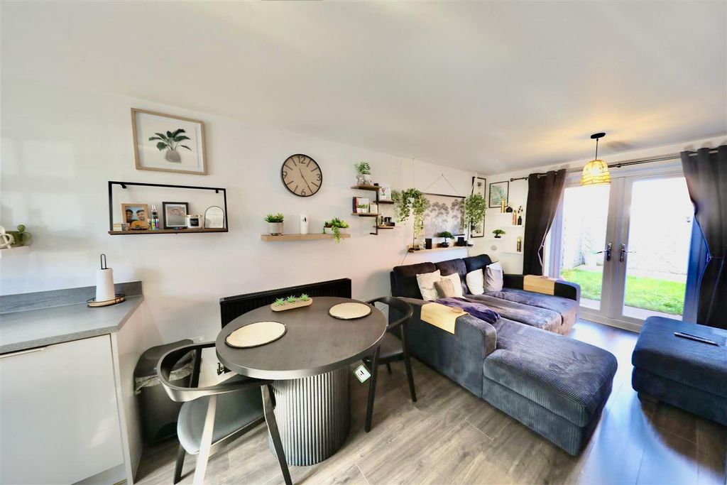 Property photo 2 of 16 Living/Kitchen/Diner