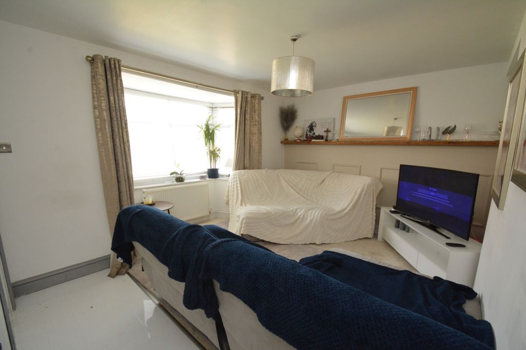 Property photo 3 of 15 Lounge