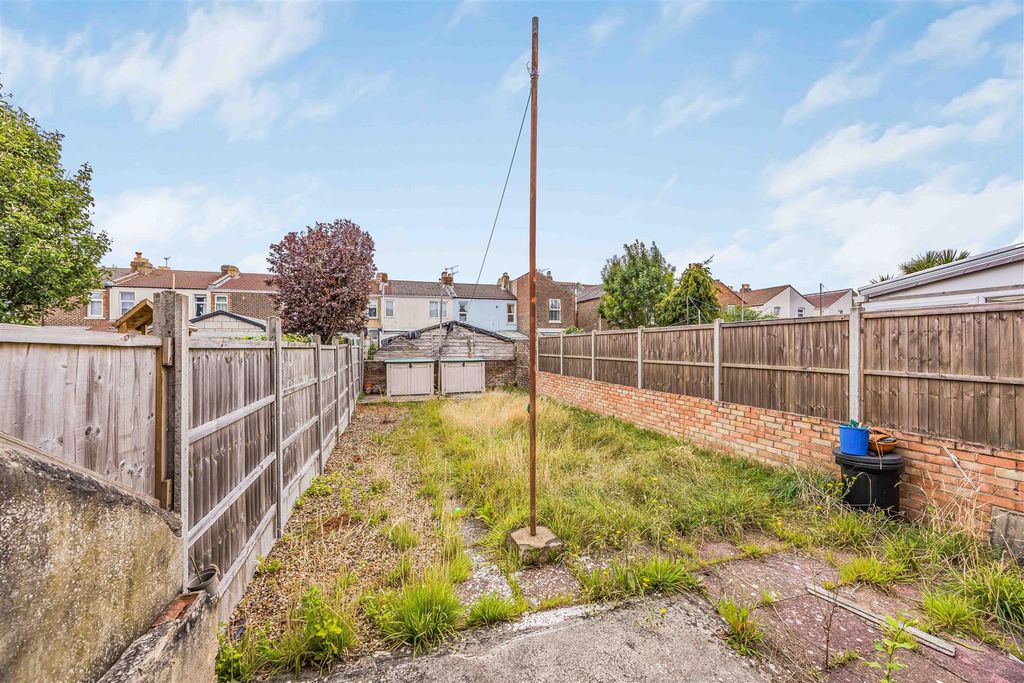 Property photo 3 of 20 20 Paddington Road, Copnor-Small-Porticomarketing-