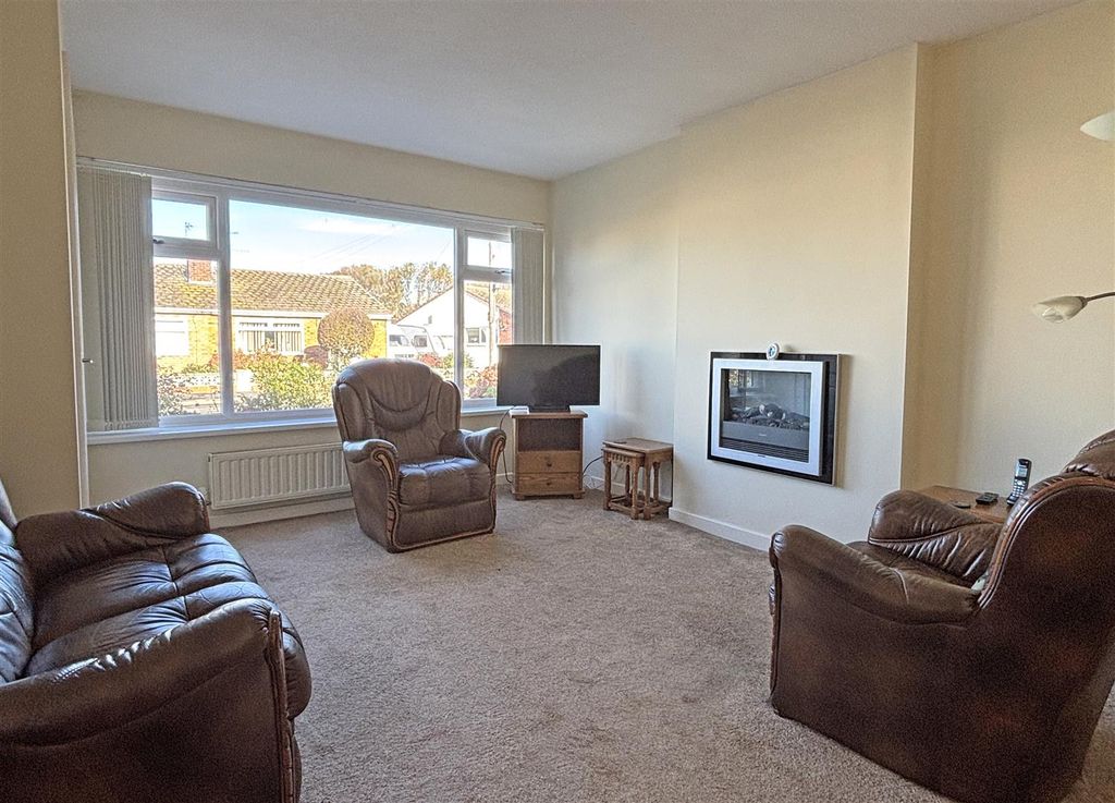 Property photo 2 of 23 Lounge.Jpg