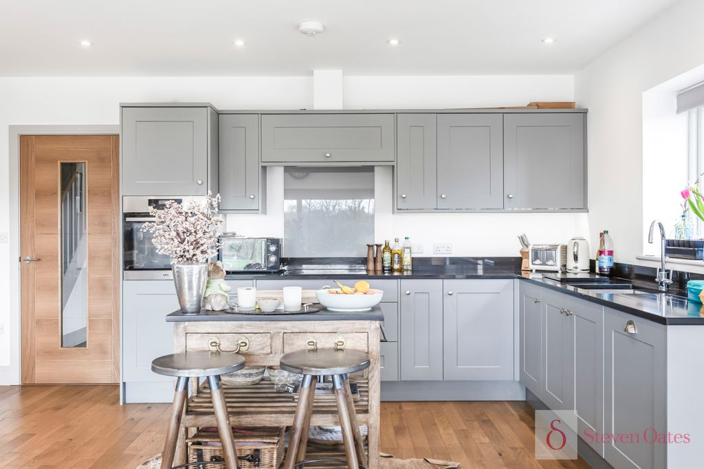 Property photo 3 of 39 21_48823_Watermarked