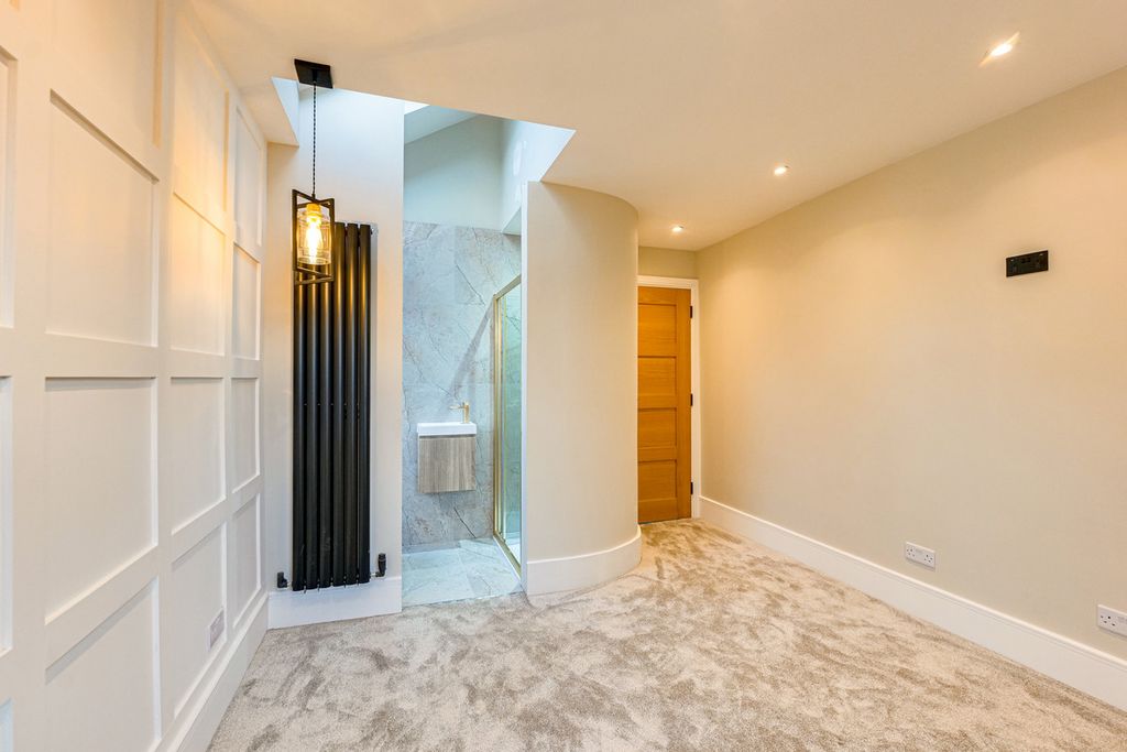 Property photo 3 of 42