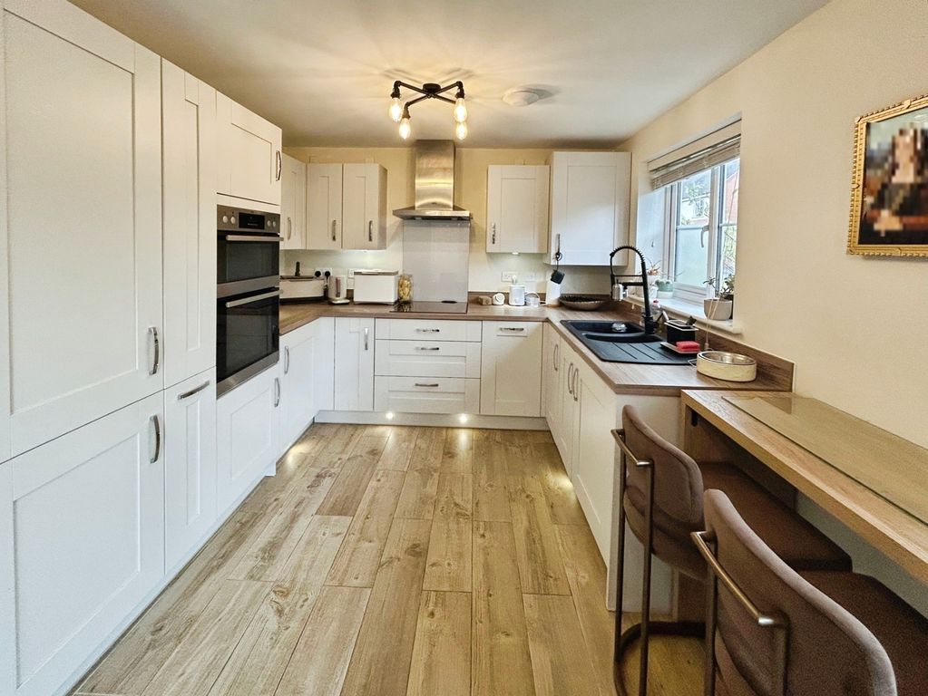 Property photo 2 of 15 Kitchen