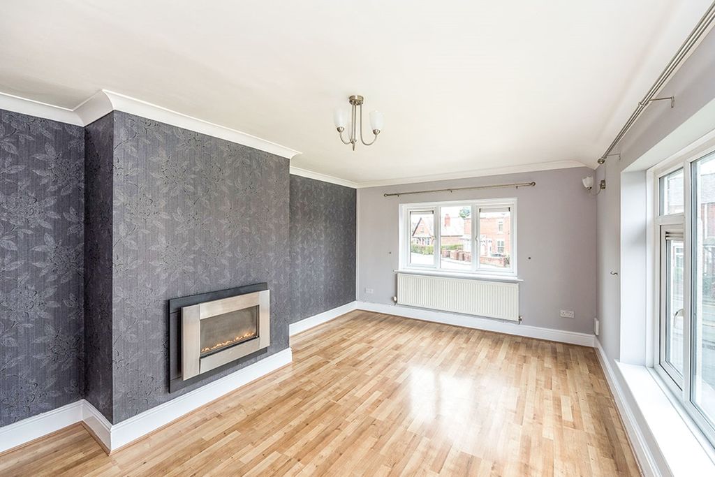 Property photo 2 of 9 Description