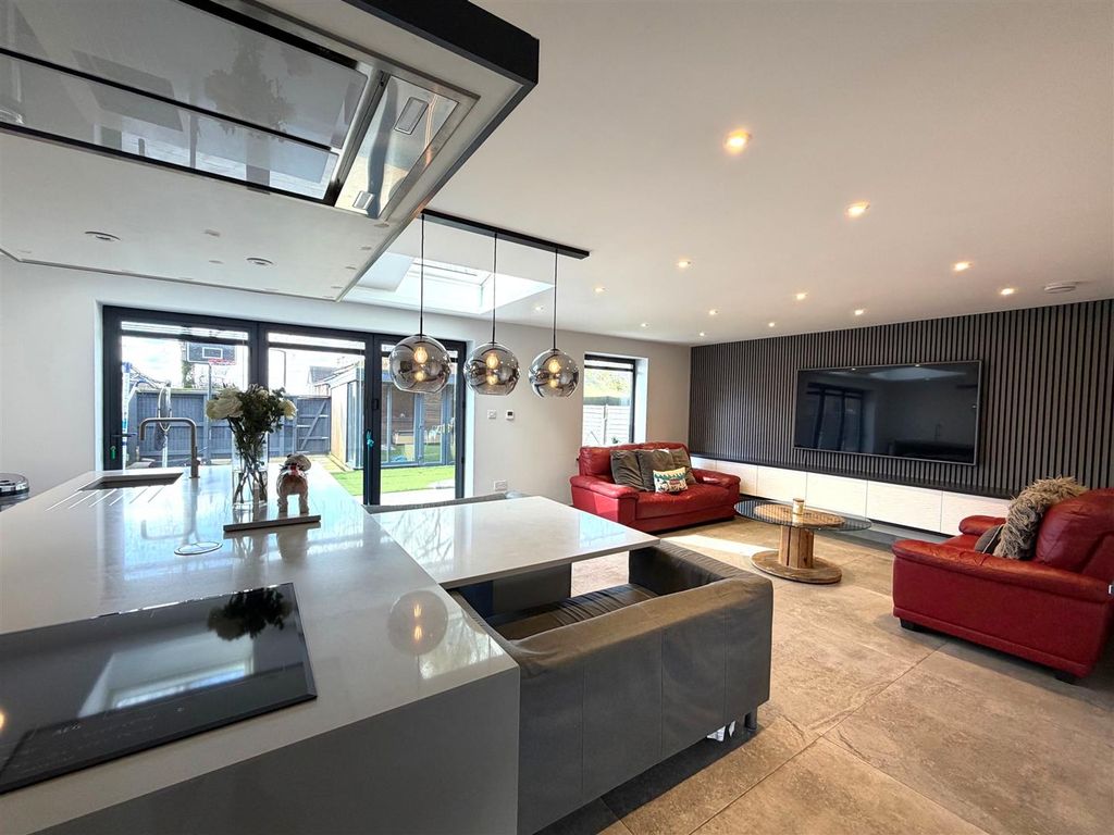 Property photo 2 of 37 c1.Jpeg