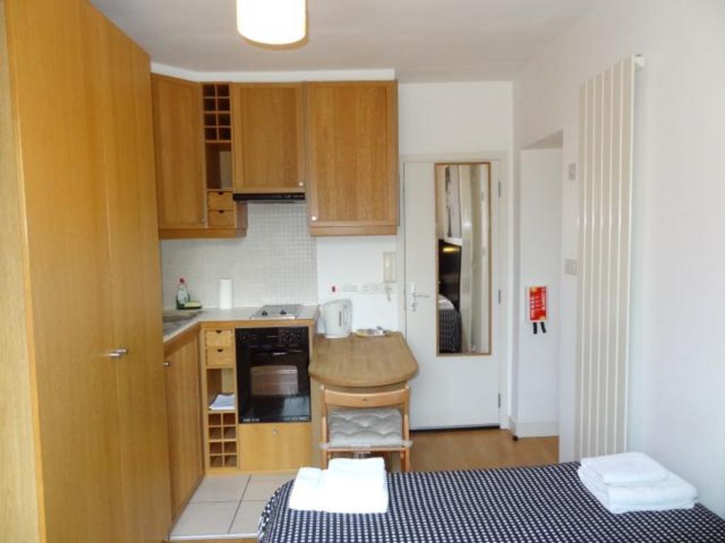 Property photo 2 of 5 Kitchen