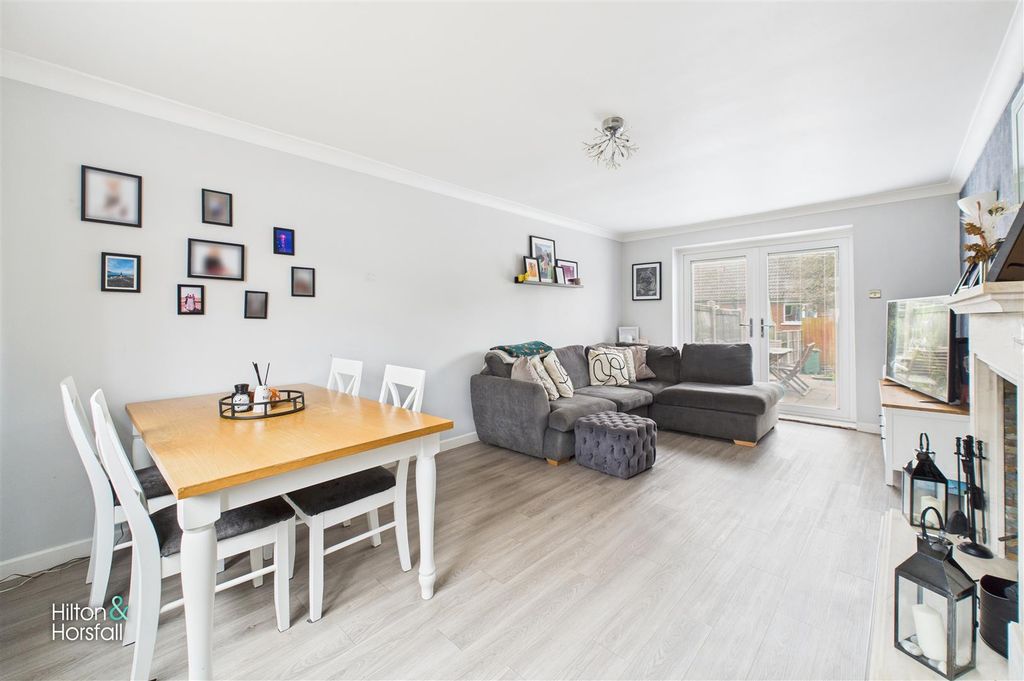 Property photo 3 of 19 Higher Causeway