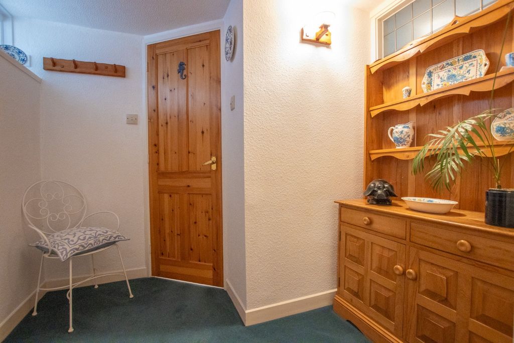 Property photo 3 of 30 4584756