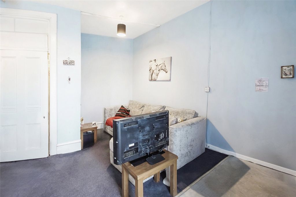 Property photo 2 of 9 3