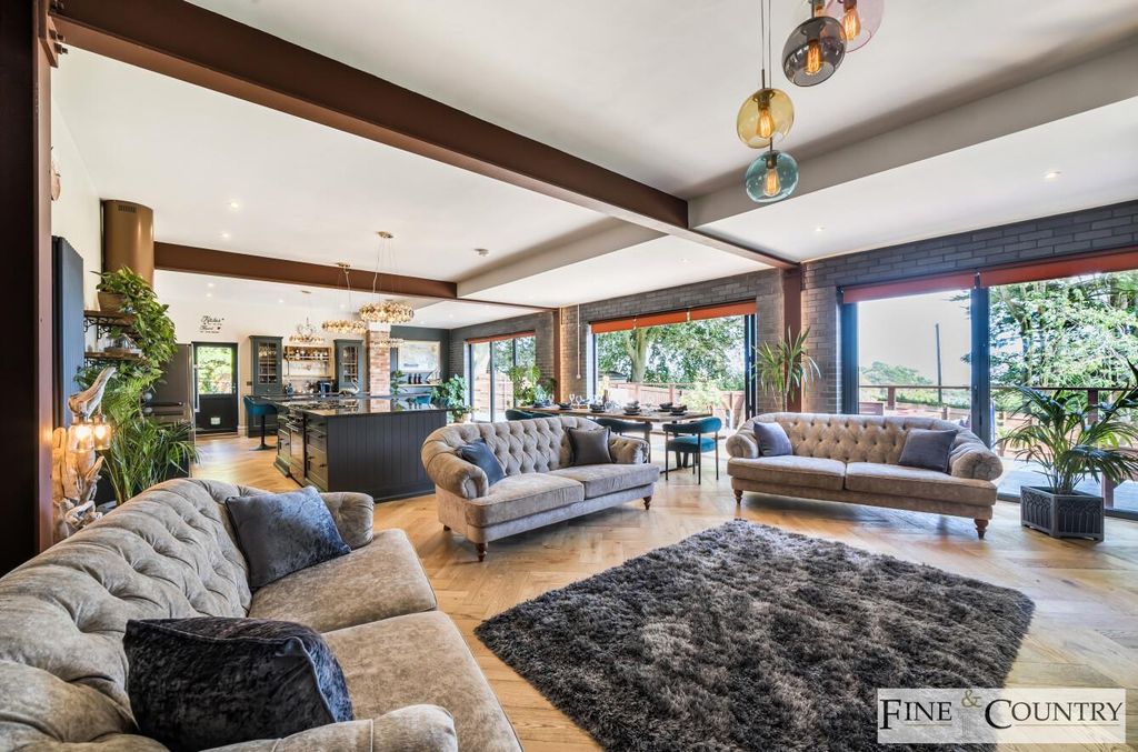 Property photo 2 of 65 Bf374Eac-0c0B-41De-8d56-094Aaf8cc2Ef.Jpg