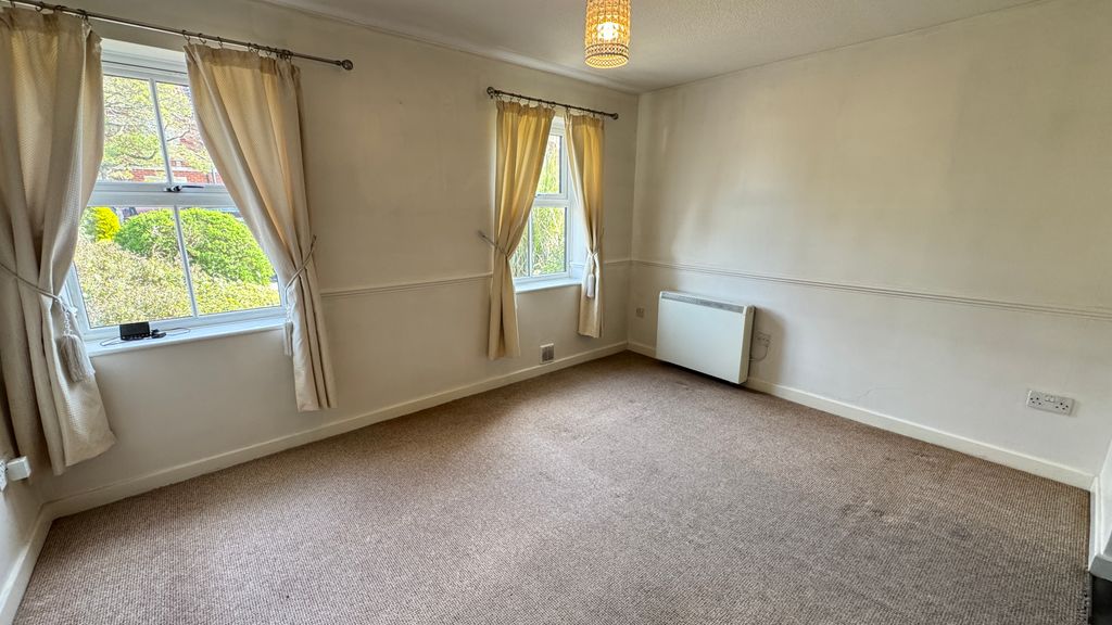 Property photo 2 of 6 Living Room