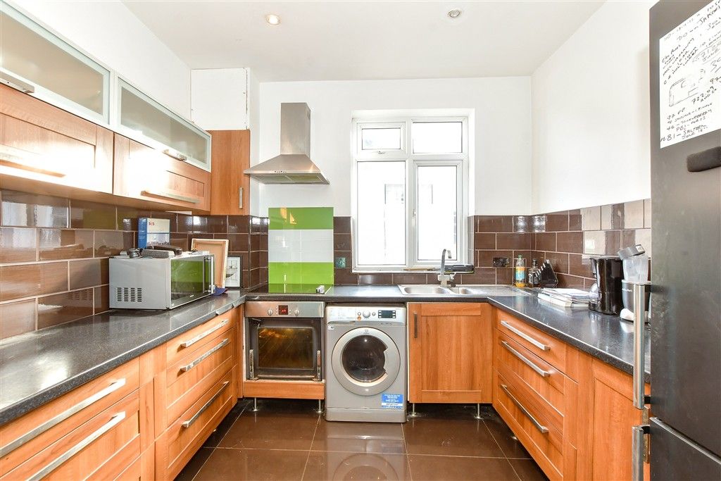 Property photo 3 of 8 Kitchen