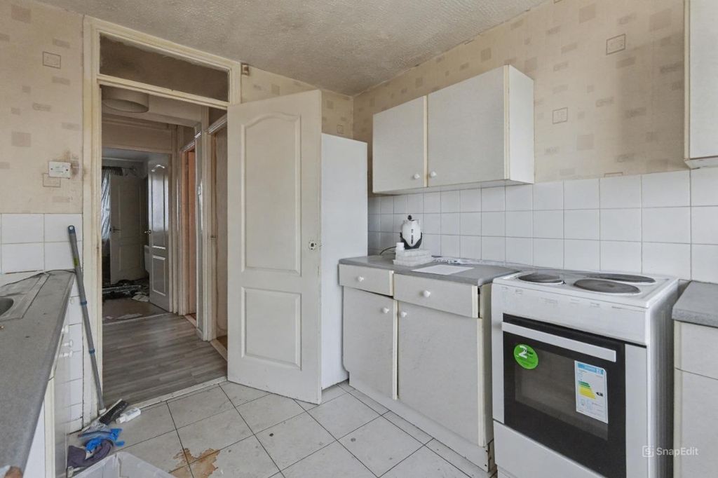 Property photo 2 of 5 Flat 1, 125 Stanley Road, Liverpool, L5 7Ta