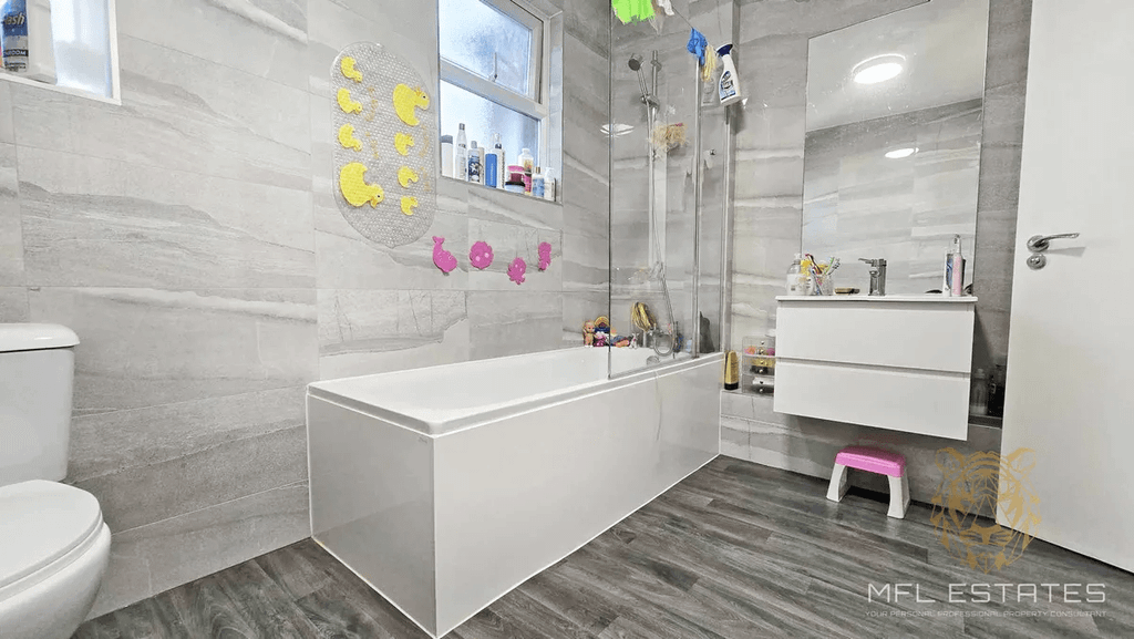 Property photo 1 of 11 Upper Grove, London Se25 6Jx Draft