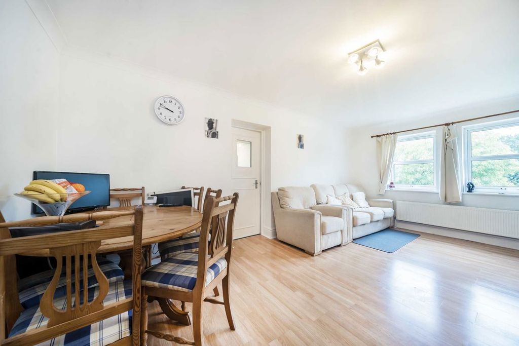 Property photo 1 of 5