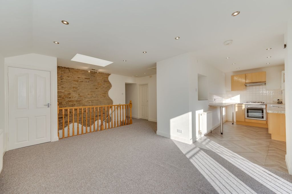 Property photo 2 of 22