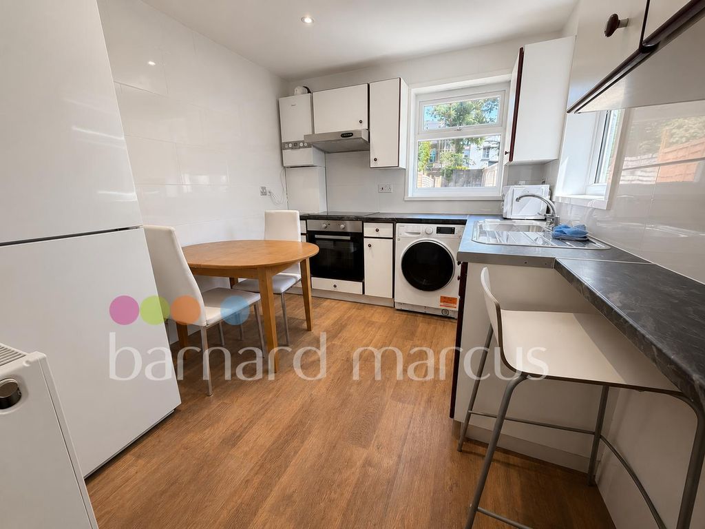 Property photo 3 of 6 Kitchen