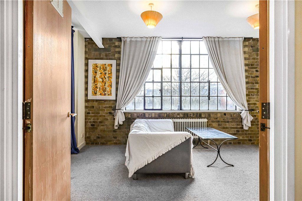 Property photo 2 of 16 Studio