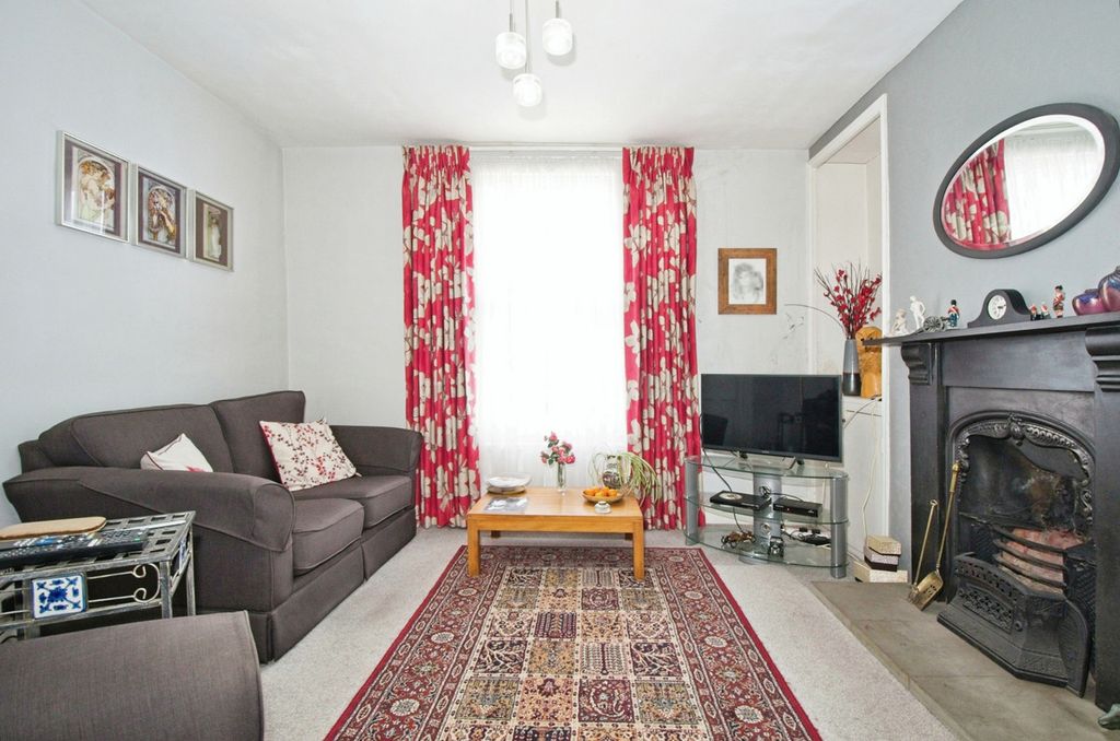 Property photo 3 of 19