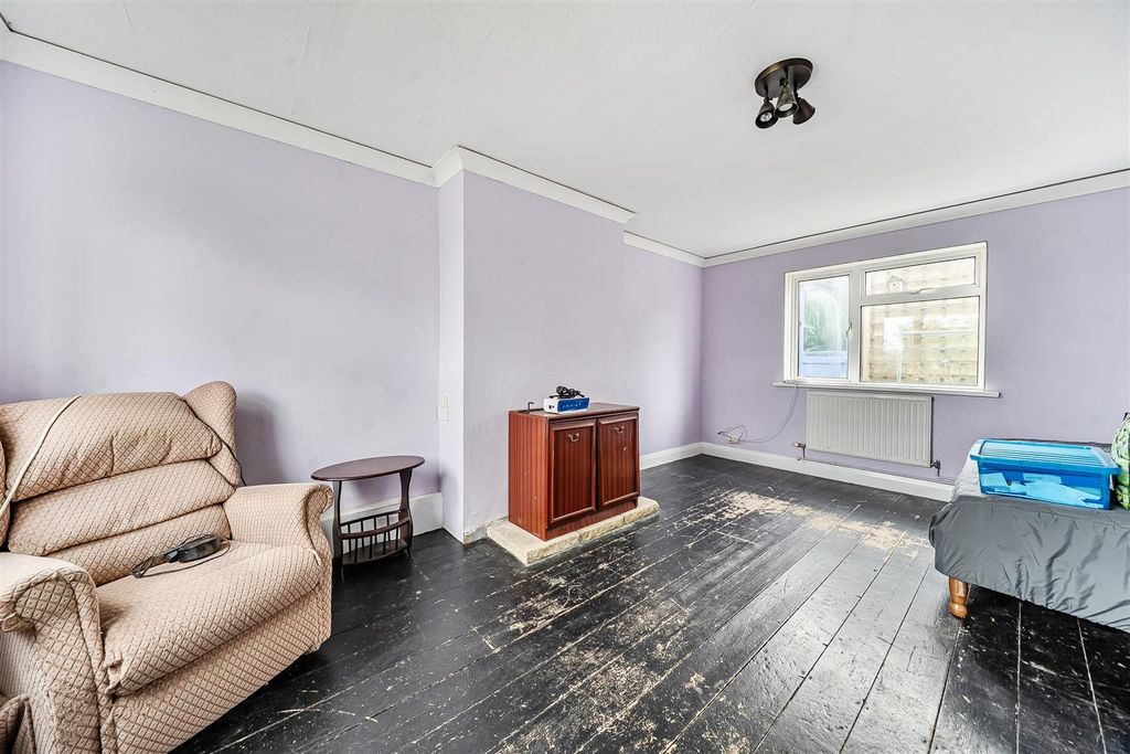 Property photo 2 of 18 Sitting Room