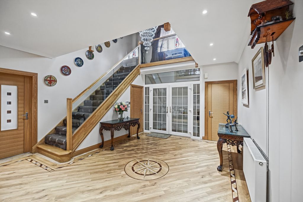 Property photo 2 of 33