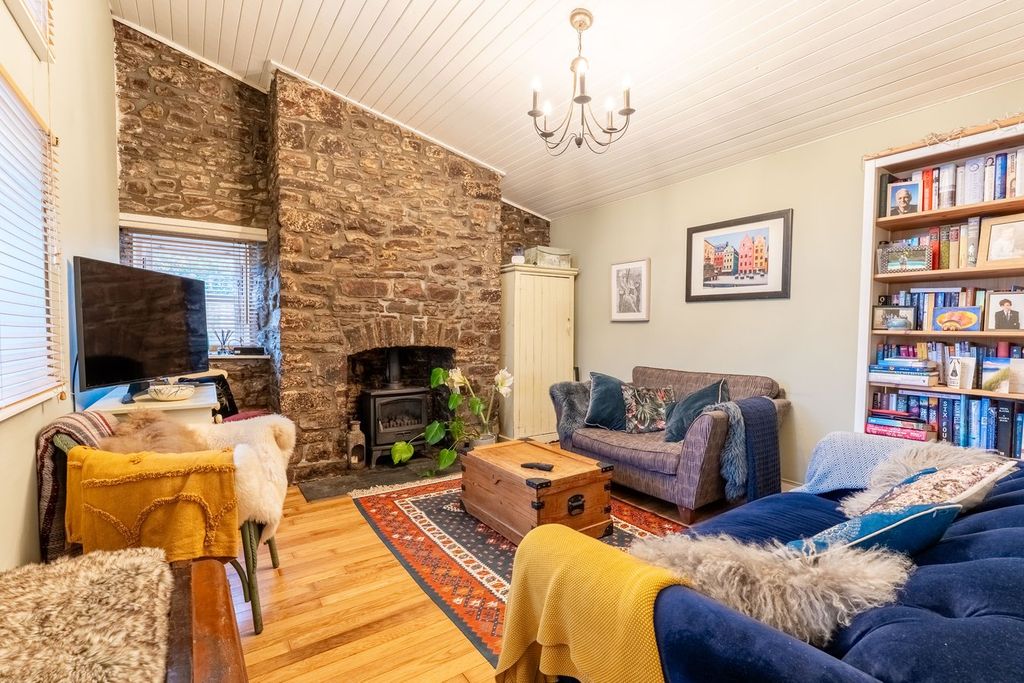 Property photo 2 of 13