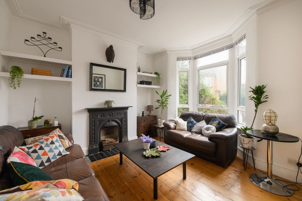 Property photo 2 of 25 5895382