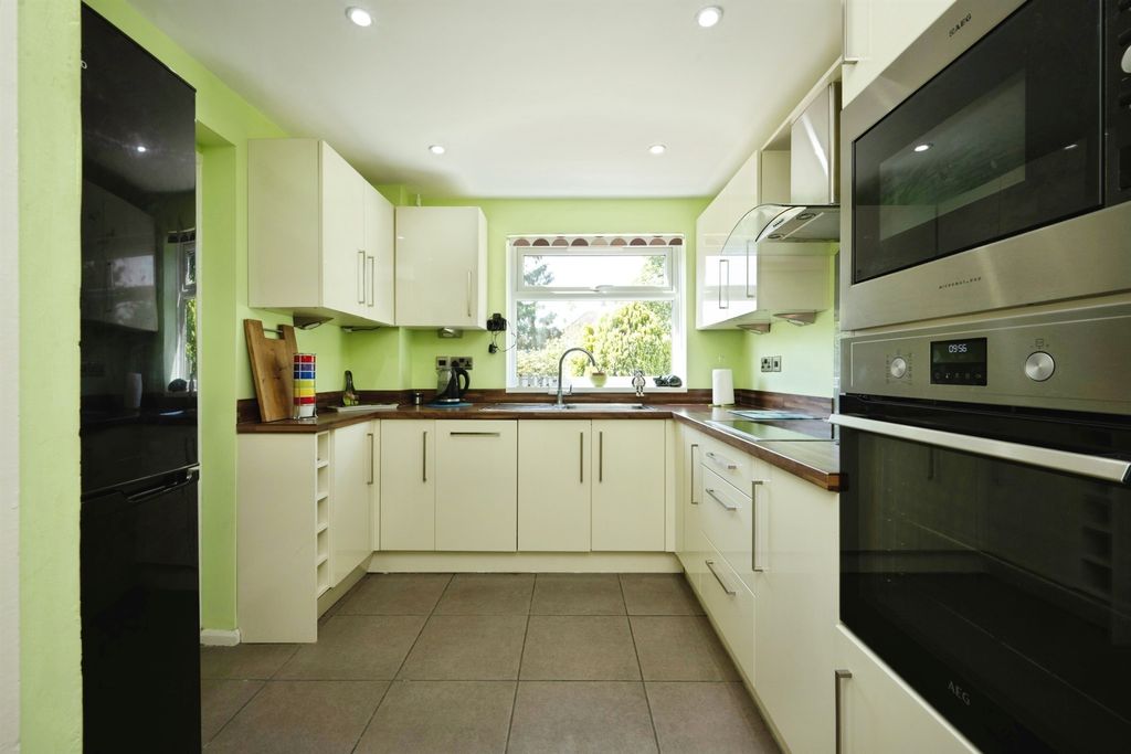 Property photo 2 of 17