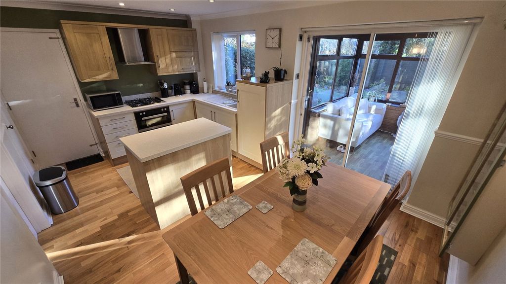 Property photo 2 of 27 Picture No. 16