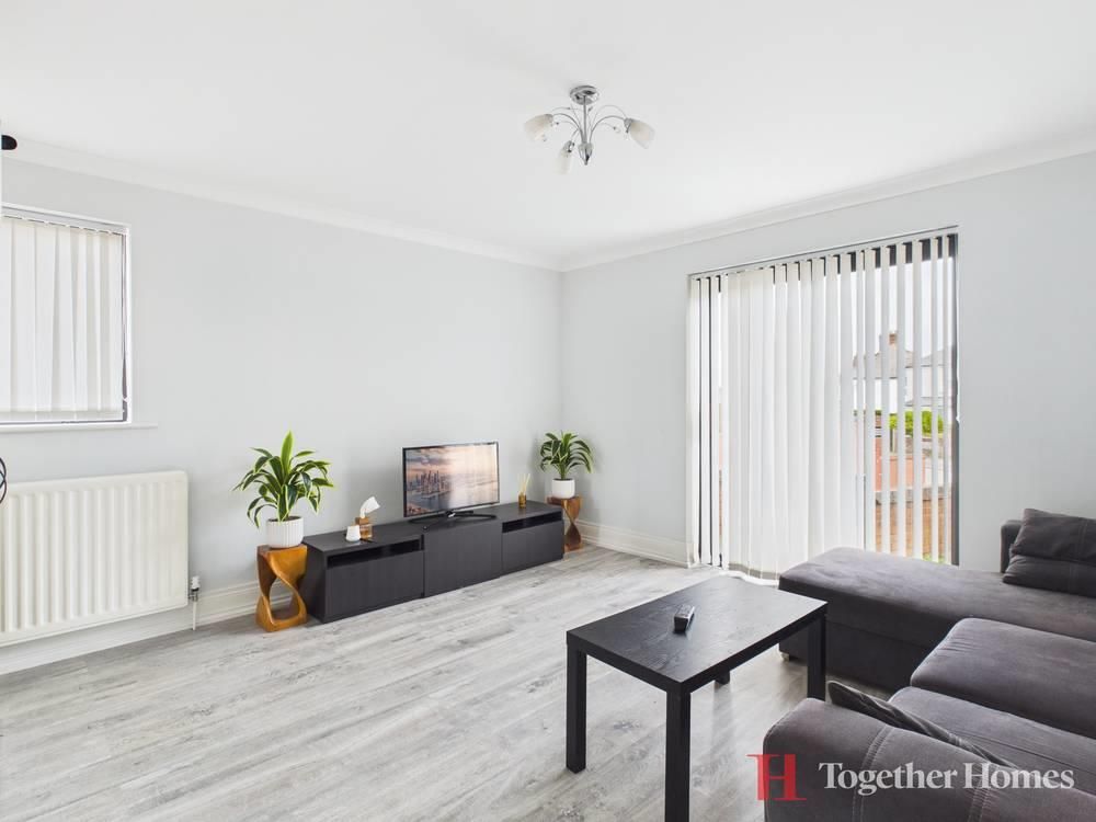 Property photo 2 of 6 Lounge