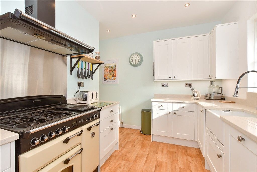 Property photo 3 of 12 Kitchen