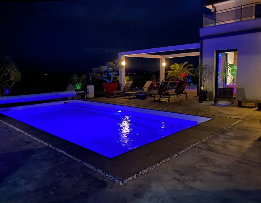 Property photo 3 of 34 Red756000Ed