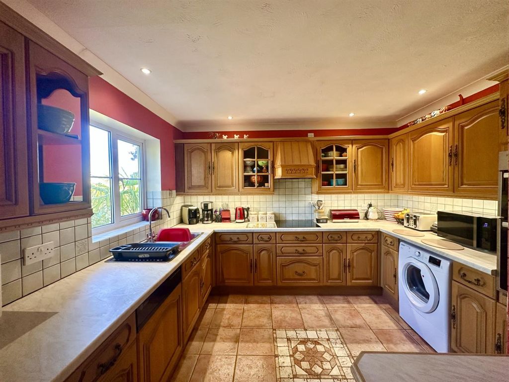 Property photo 3 of 25