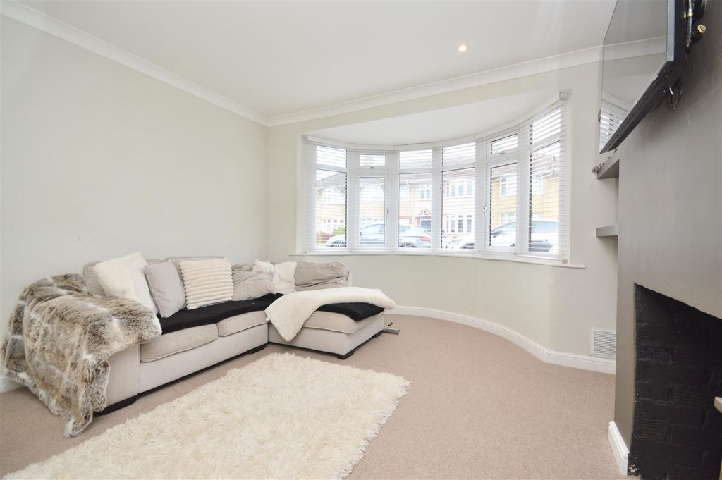 Property photo 3 of 16 Sitting Room