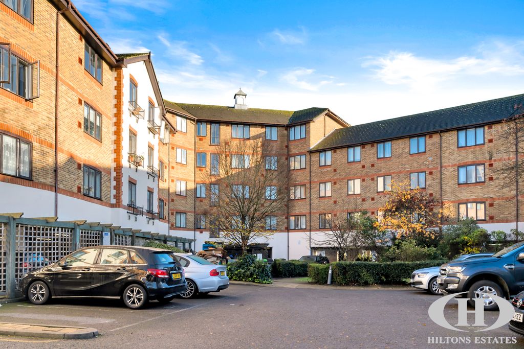 Property photo 1 of 8