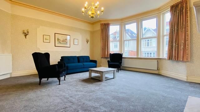 Property photo 1 of 30 Lounge