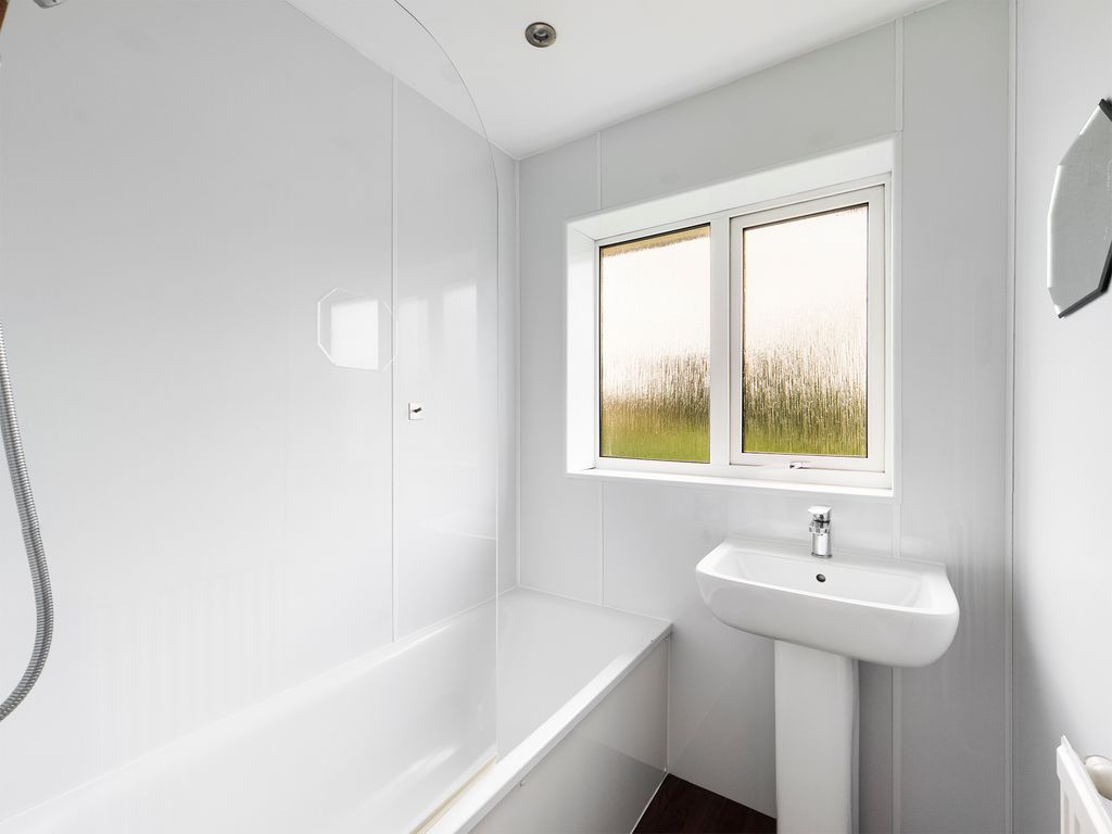 Property photo 2 of 12 Bathroom