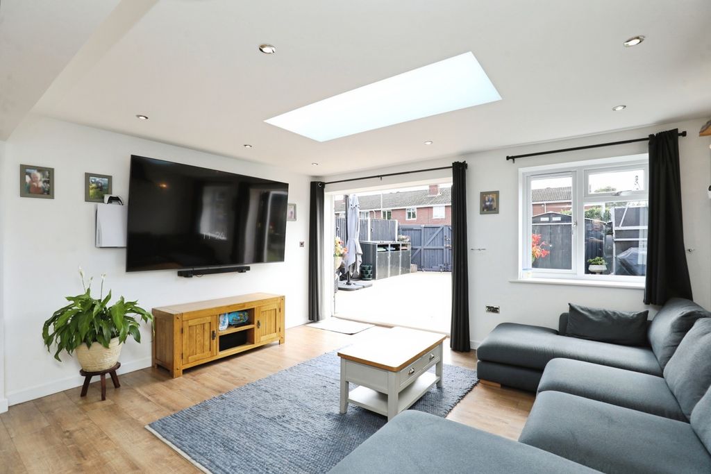 Property photo 3 of 18 Pbox-Img.Jpg