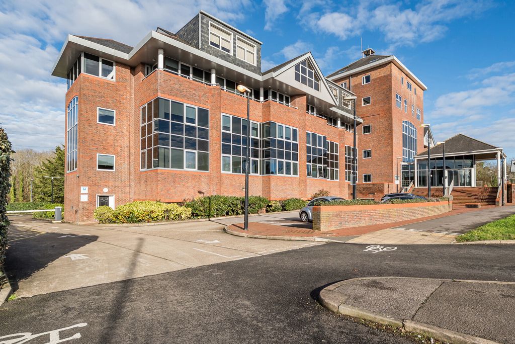 Property photo 1 of 12 1407586-2-6983512...