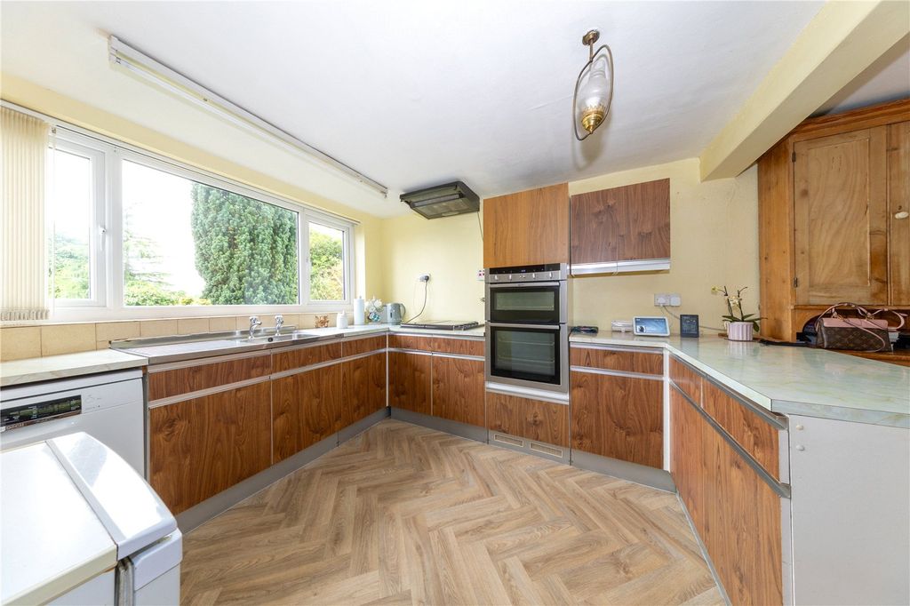 Property photo 3 of 26 Kitchen