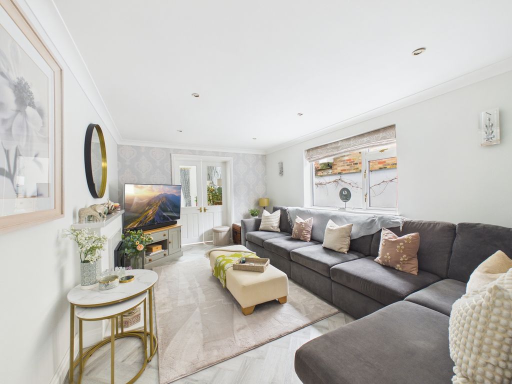 Property photo 2 of 27 Cam01984G0-Pr0570-Still011