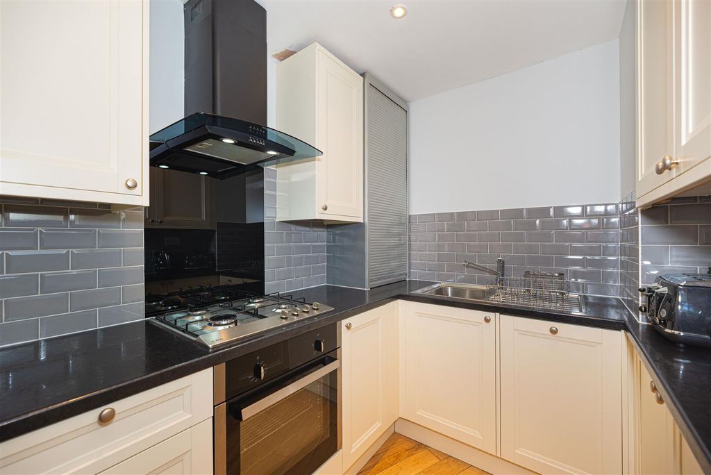 Property photo 3 of 15 D627760.Jpg