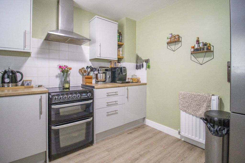 Property photo 3 of 19 4993825