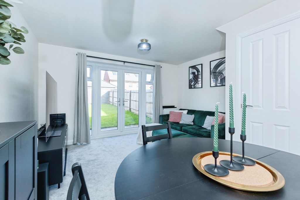 Property photo 2 of 17 Living Room